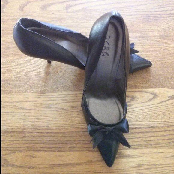 BCBG Black Leather w/ Ribbon Bow Detail Pumps Sz 8.5 Retro Romantic Holiday Work - Picture 2 of 16